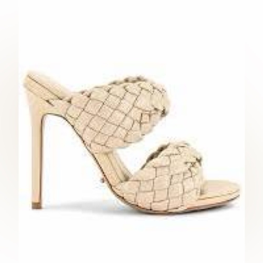 Kimberly Sandal in Vanilla
TONY BIANCO